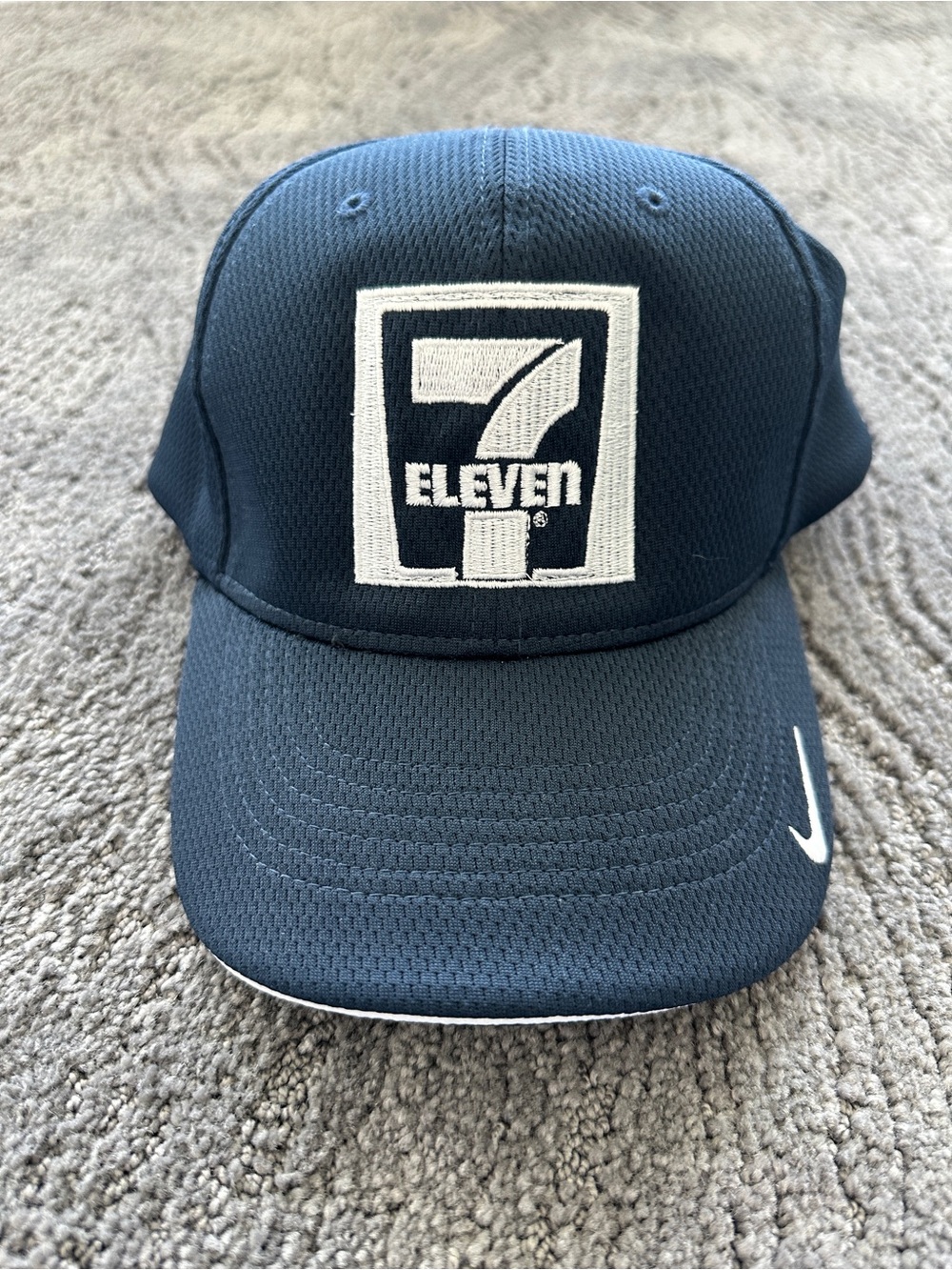 7-Eleven Embroidered Logo Navy Nike Swoosh Hat - Size M/L - NWT